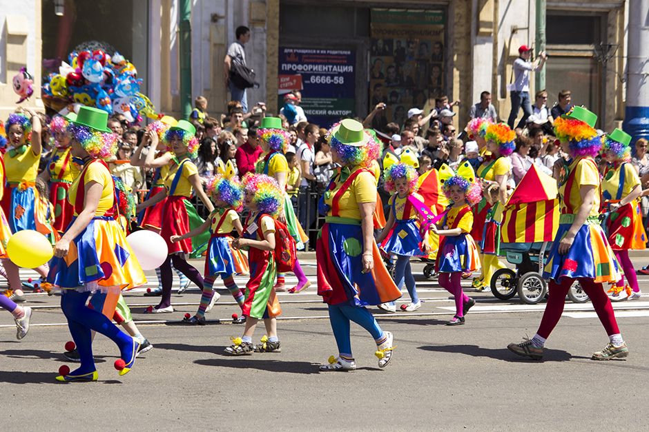 карнавал шествие. карнавал шествие. маскарад испания. карнавальное шествие в тельфсе. греческий карнавал.