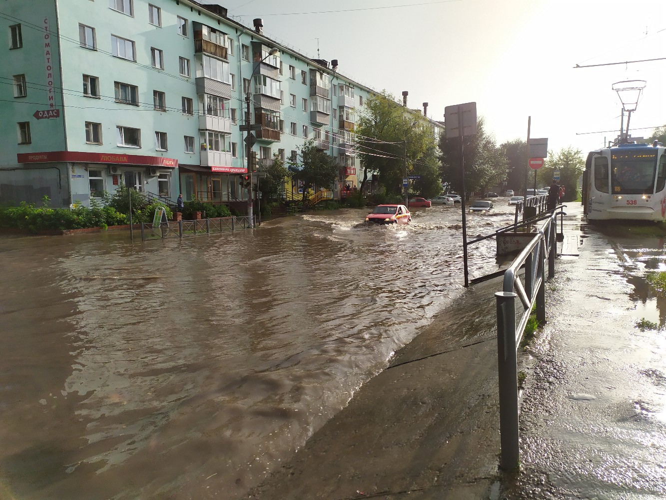 Дождь пермь. Ливень в Перми. Дождливый день в Перми. Самый дождливый город в России. Затопило центр Перми.