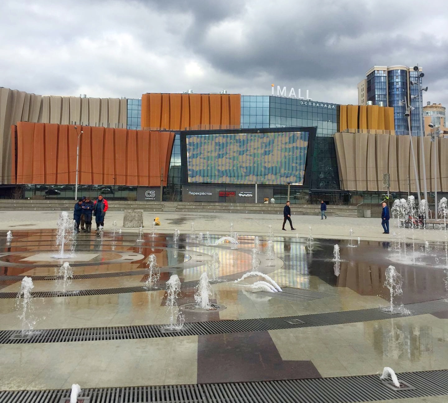 В Перми провели тестовый запуск фонтана на эспланаде | 16.04.2022 | Пермь -  БезФормата