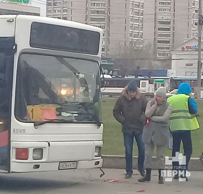 68 автобус пермь. Водитель автобуса в Перми. Водители у автовокзала. Вручение автобусов Пермь.