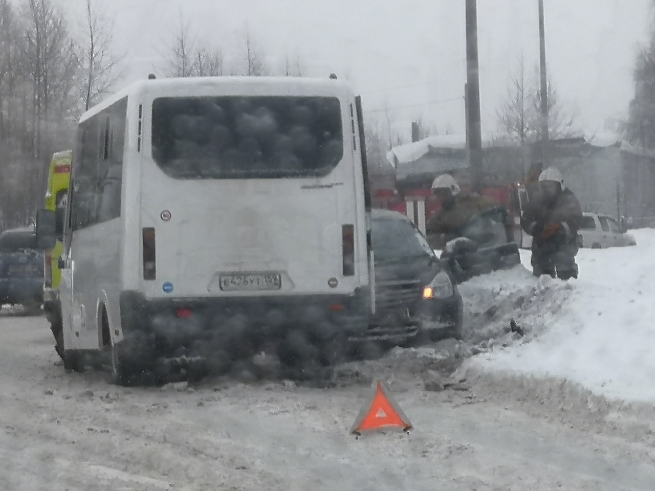 В Перми на Гайве автомобиль Nissan столкнулся с микроавтобусом | НОВОСТИ  ПЕРМИ | МОЙ ГОРОД - ПЕРМЬ! — Новости Перми