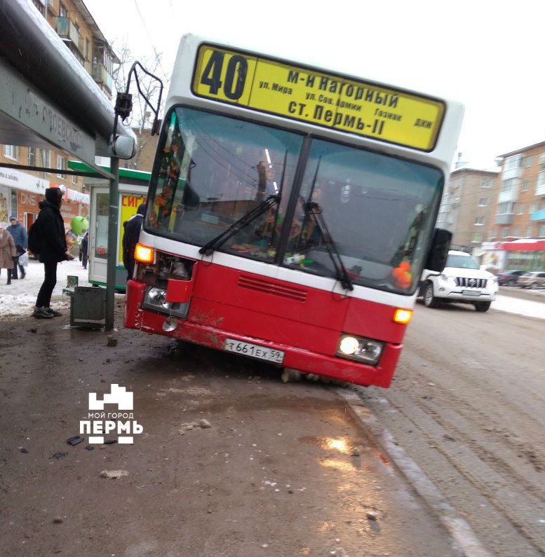 Пермь автобус 39. Пермские автобусы. Автобус 40 Пермь. Автобус города Пермь. Красные автобусы в Перми.