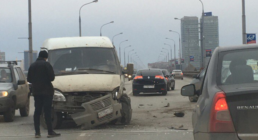 Чп дтп пермь. ДТП на Камском мосту в Перми. ДТП ЧП Пермь на Камском мосту. Авария на Камском мосту в Перми сегодня. ДТП В Перми сегодня на Камском мосту.