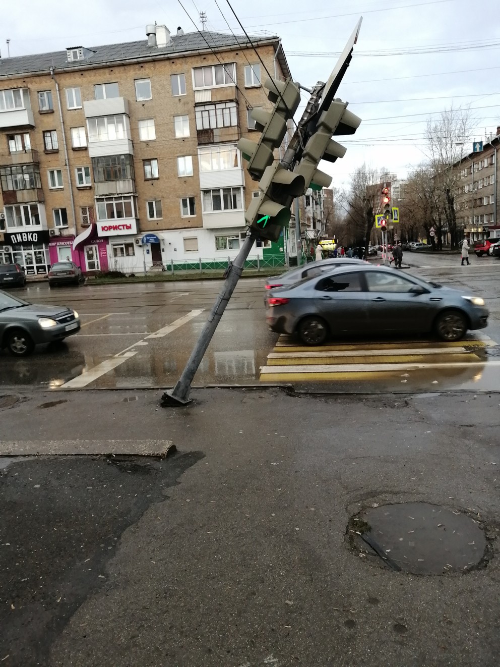 В Перми сильный ураган снёс остановки и светофоры | НОВОСТИ ПЕРМИ | МОЙ  ГОРОД - ПЕРМЬ! — Новости Перми