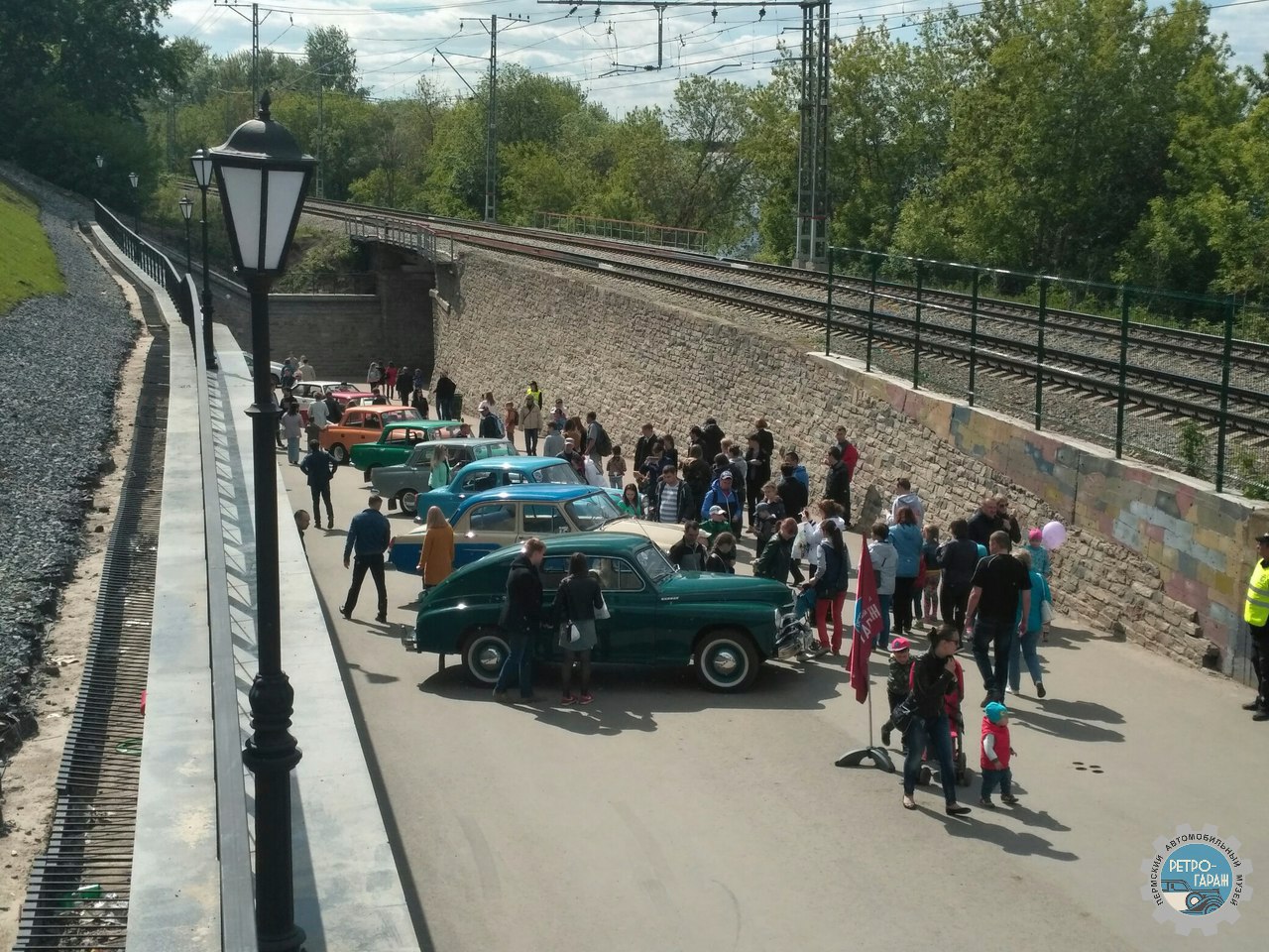 выставка ретроавтомобилей в субботу на набережной пермь