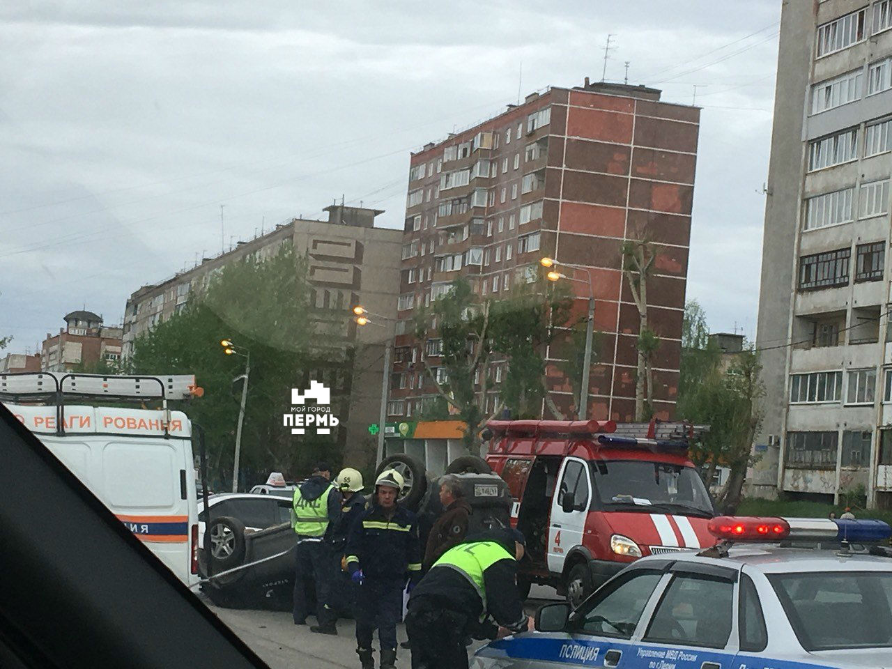 В Перми на Парковом в результате ДТП перевернулся автомобиль | НОВОСТИ  ПЕРМИ | МОЙ ГОРОД - ПЕРМЬ! — Новости Перми