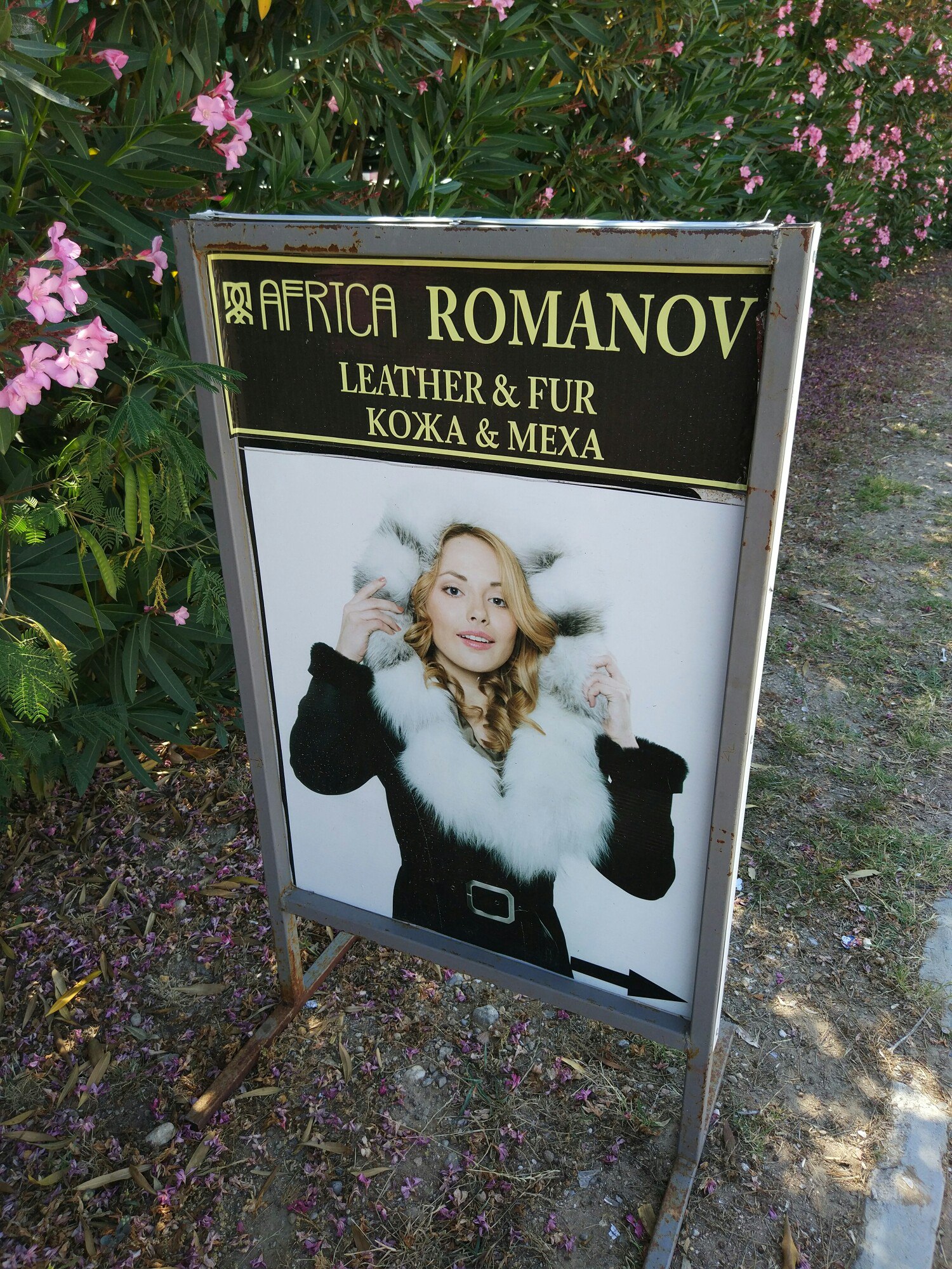 Пермская актриса из сериала "Реальные пацаны" Зоя Бербер в Турции на рекламных плакатах